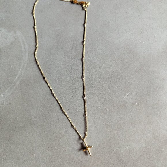 Missoma x Lucy Williams Gold Ridge Cross Necklace - Picture 5 of 16